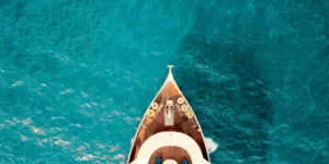 birds eye photography of boat on body of water